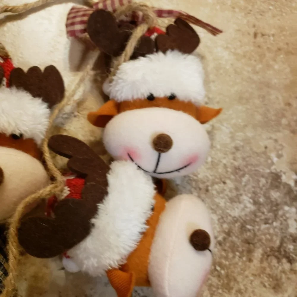 Garland Plush Reindeer Heads 8' Long